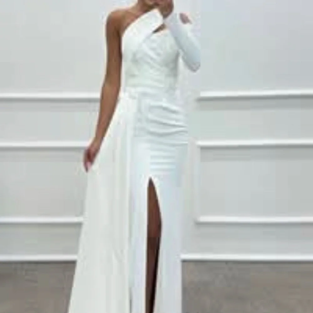 White long dress - Picture 2 of 3